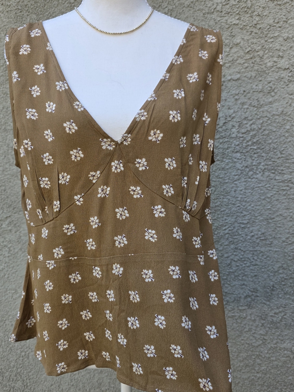 LOFT Brown Floral V-Neck Sleeveless Top